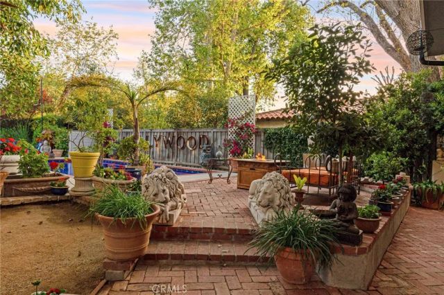 23134 Collins Street, Woodland Hills, CA 91367