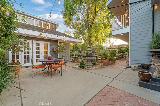 23134 Collins Street, Woodland Hills, CA 91367