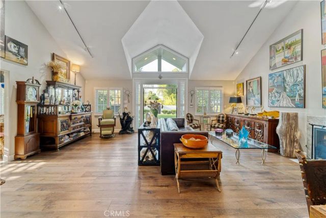 23134 Collins Street, Woodland Hills, CA 91367