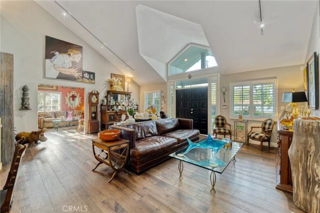 23134 Collins Street, Woodland Hills, CA 91367