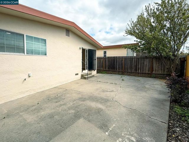 2420 2420 Bush, Richmond, CA 94806
