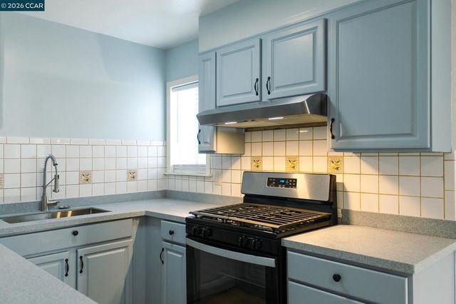 2420 2420 Bush, Richmond, CA 94806