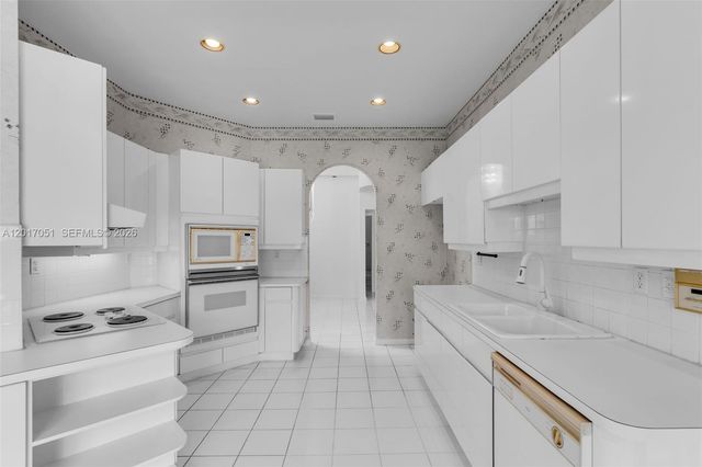 14876 SW 132nd Ave, Miami, FL 33186