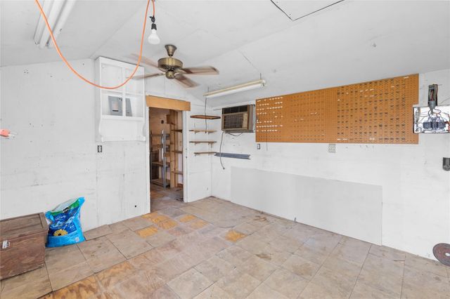 6 Jenkins Spur, Huntsville, TX 77320