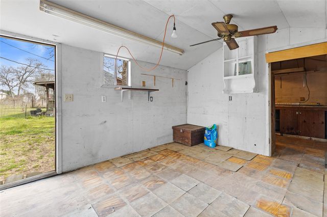 6 Jenkins Spur, Huntsville, TX 77320