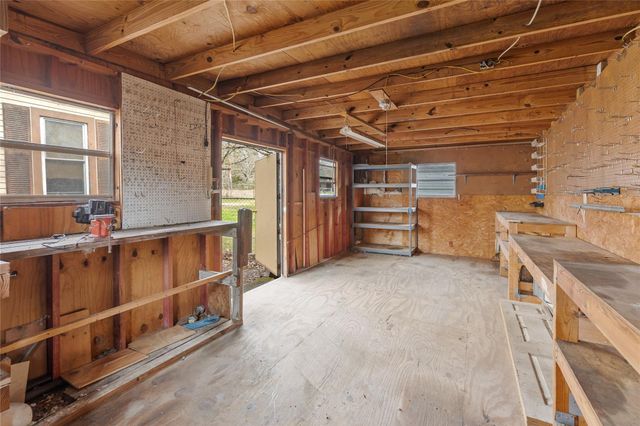 6 Jenkins Spur, Huntsville, TX 77320