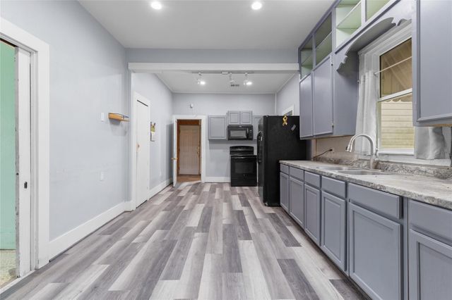 6 Jenkins Spur, Huntsville, TX 77320