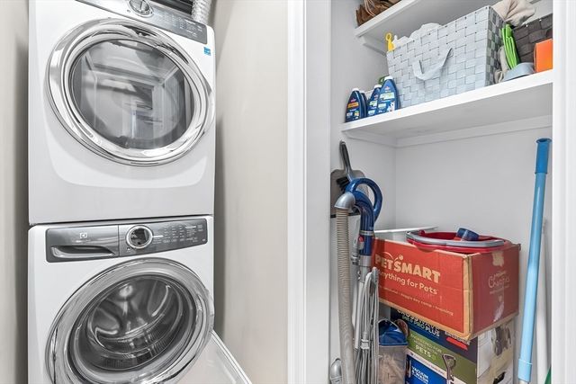 56 Commercial Wharf 56, Boston, MA 02110