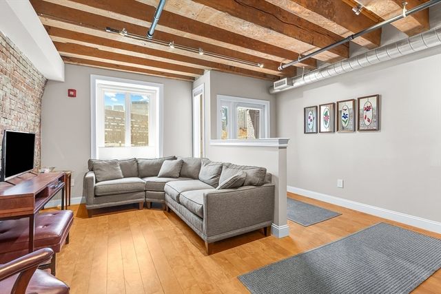 56 Commercial Wharf 56, Boston, MA 02110