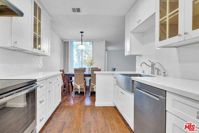 100 S Doheny Drive 209, Los Angeles, CA 90048