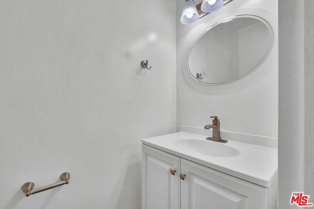 100 S Doheny Drive 209, Los Angeles, CA 90048