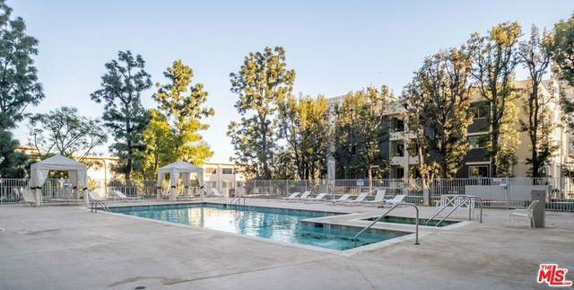 100 S Doheny Drive 209, Los Angeles, CA 90048