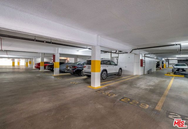 100 S Doheny Drive 209, Los Angeles, CA 90048