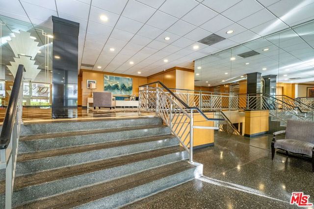 100 S Doheny Drive 209, Los Angeles, CA 90048