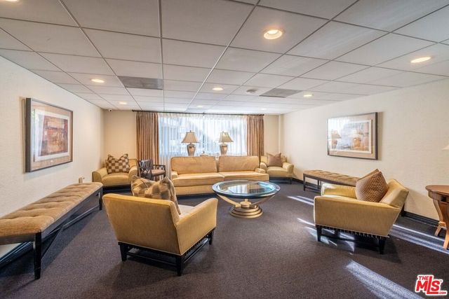 100 S Doheny Drive 209, Los Angeles, CA 90048