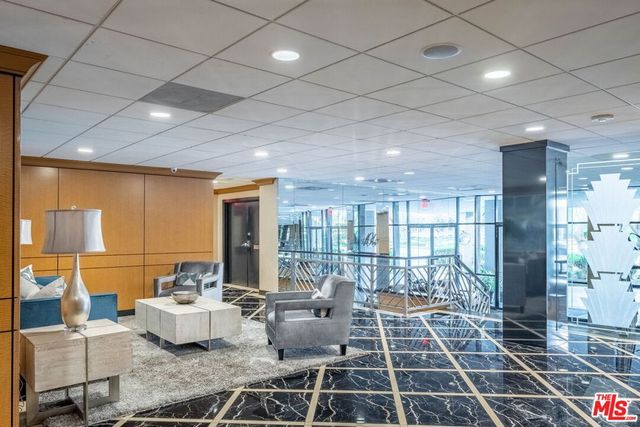 100 S Doheny Drive 209, Los Angeles, CA 90048