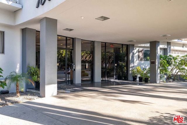 100 S Doheny Drive 209, Los Angeles, CA 90048