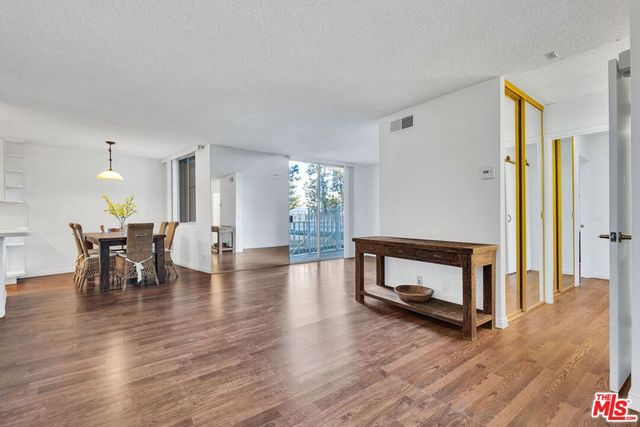 100 S Doheny Drive 209, Los Angeles, CA 90048