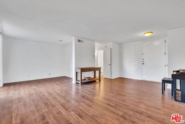 100 S Doheny Drive 209, Los Angeles, CA 90048