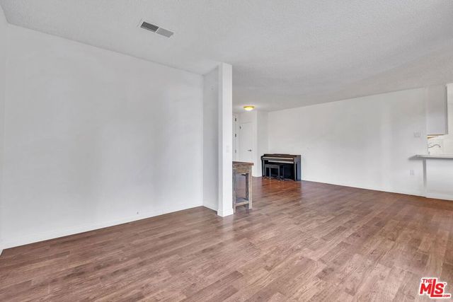 100 S Doheny Drive 209, Los Angeles, CA 90048