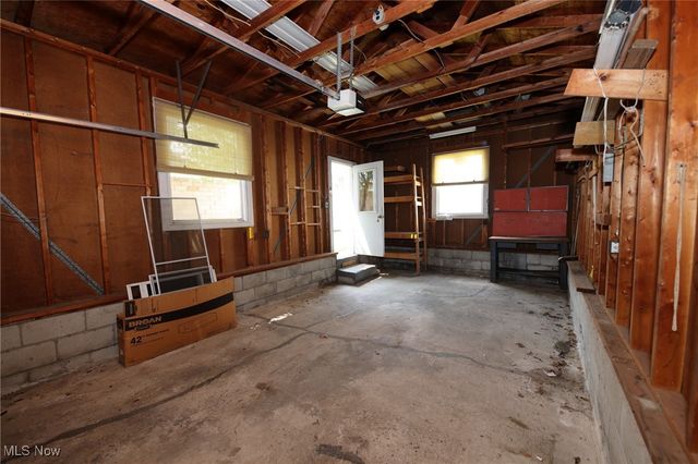 908 Phoenix Avenue, Chester, WV 26034