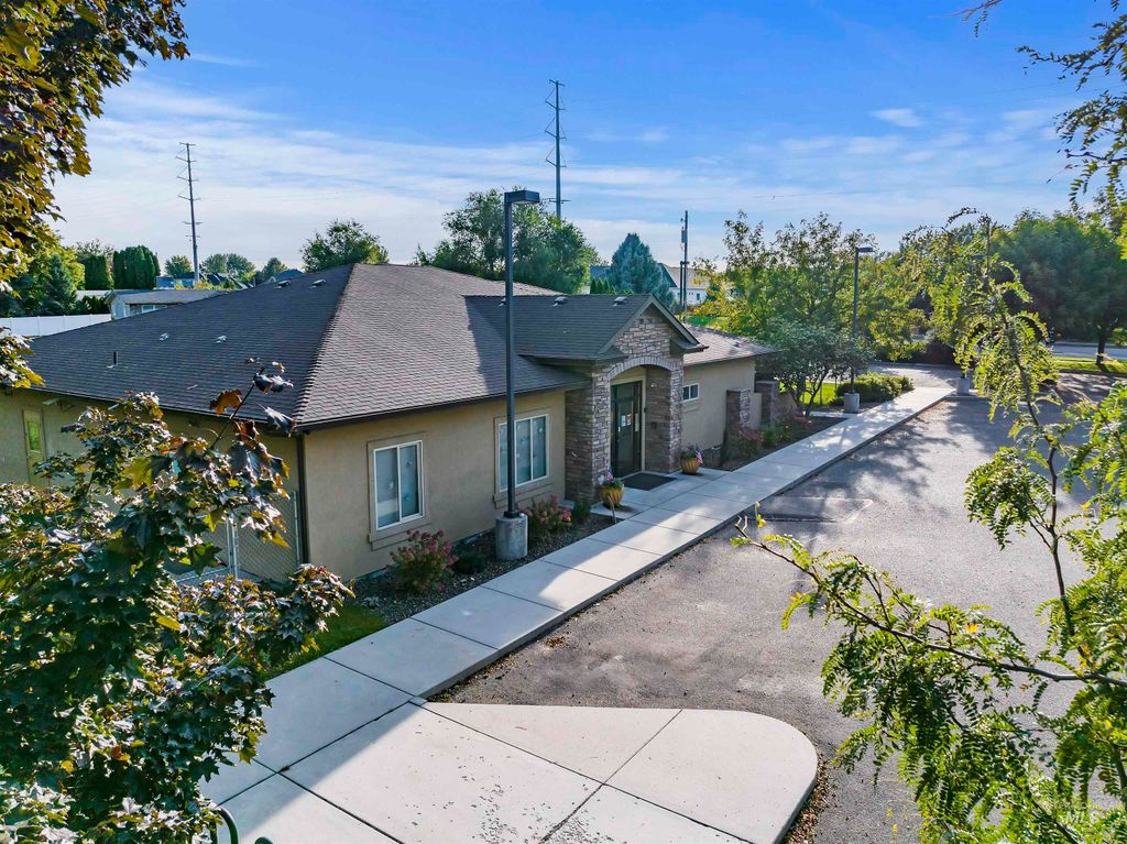 2490 S Cloverdale Rd, Boise, ID 83709