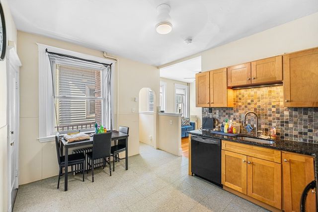 16 Leavitt St 2, Salem, MA 01970