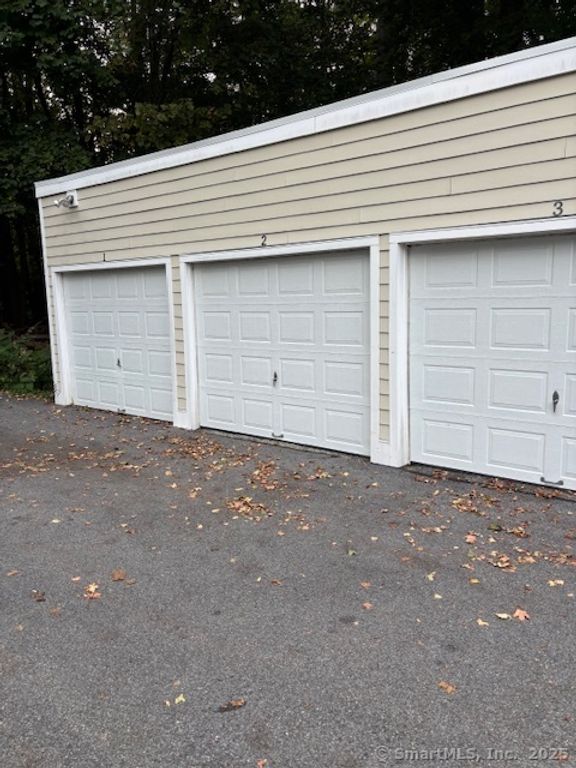 2 Casagmo Garage Street, Ridgefield, CT 06877