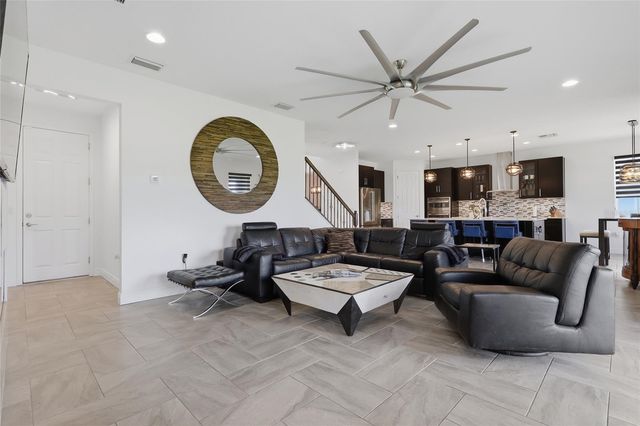 9410 LISBON STREET, Seffner, FL 33584
