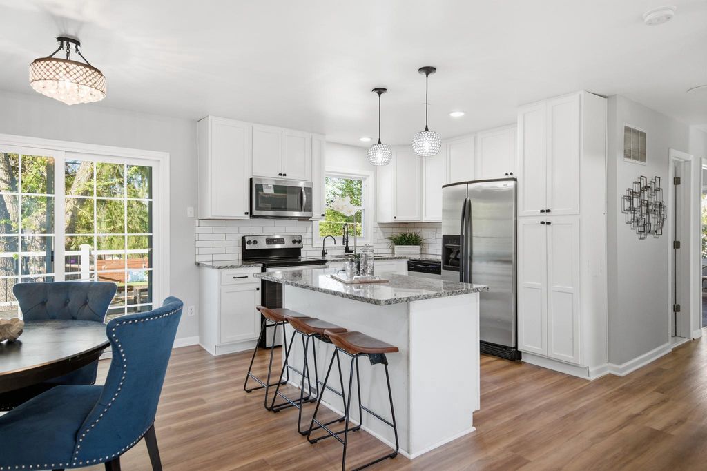 Image 12 of property listing at 2296 FOUR SEASONS DR, Gambrills, MD 21054