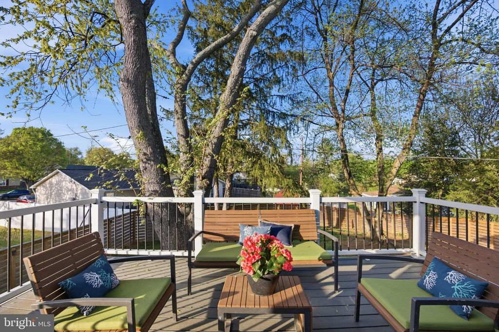 Image 15 of property listing at 2296 FOUR SEASONS DR, Gambrills, MD 21054