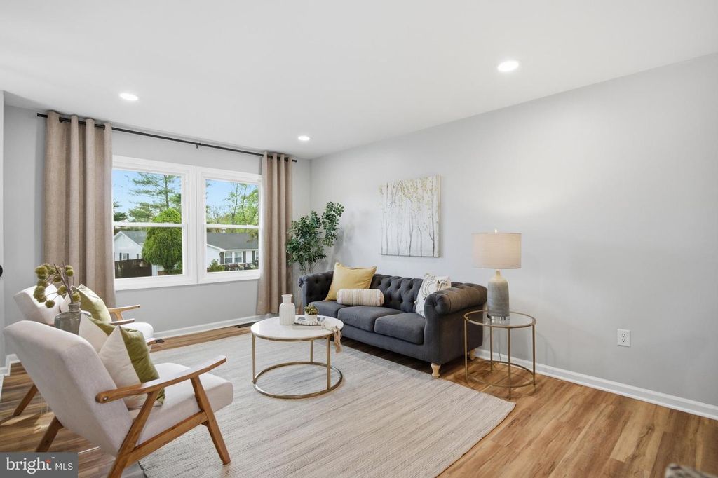 Image 4 of property listing at 2296 FOUR SEASONS DR, Gambrills, MD 21054