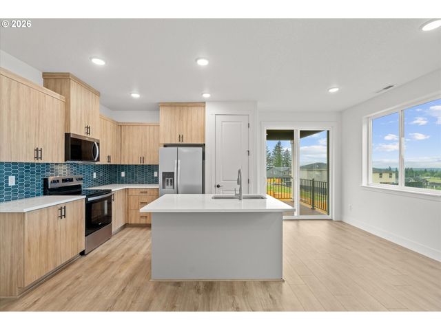 16151 SERRES FARMS Way, Oregon City, OR 97045