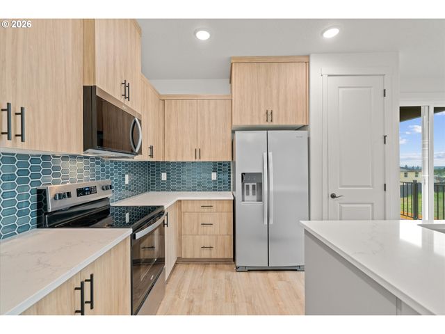 16151 SERRES FARMS Way, Oregon City, OR 97045