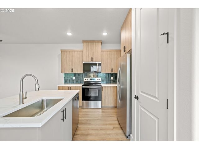 16151 SERRES FARMS Way, Oregon City, OR 97045