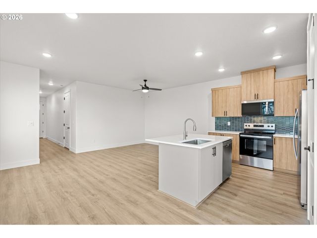 16151 SERRES FARMS Way, Oregon City, OR 97045