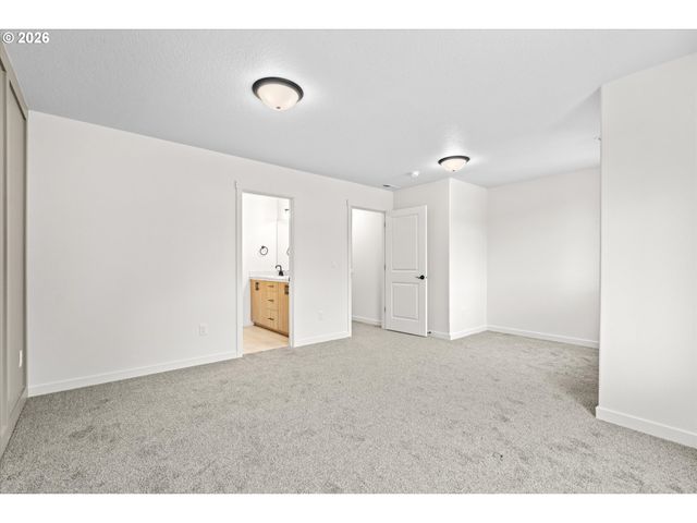 16151 SERRES FARMS Way, Oregon City, OR 97045