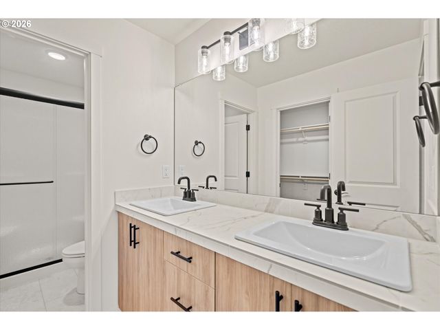 16151 SERRES FARMS Way, Oregon City, OR 97045