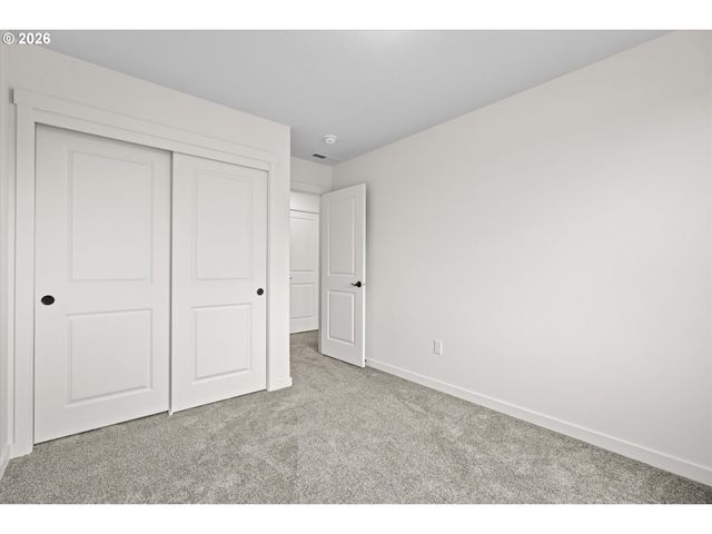 16151 SERRES FARMS Way, Oregon City, OR 97045