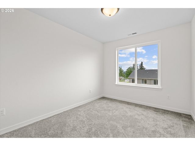 16151 SERRES FARMS Way, Oregon City, OR 97045