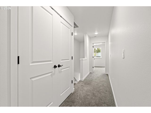 16151 SERRES FARMS Way, Oregon City, OR 97045