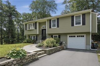 32 Mountaindale Road, Smithfield, RI 02917