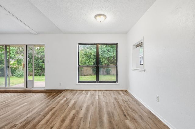 3914 Willowood Lane, Grand Prairie, TX 75052
