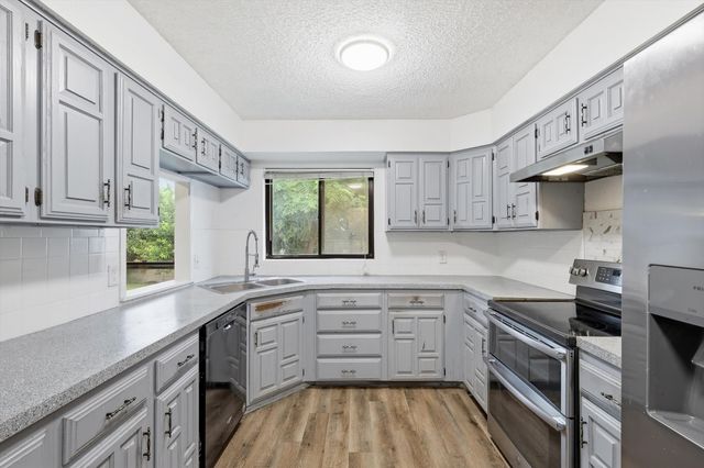 3914 Willowood Lane, Grand Prairie, TX 75052