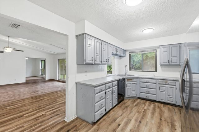 3914 Willowood Lane, Grand Prairie, TX 75052