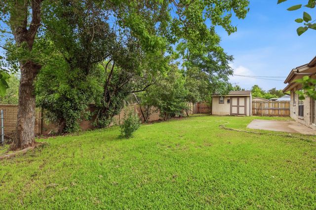 3914 Willowood Lane, Grand Prairie, TX 75052
