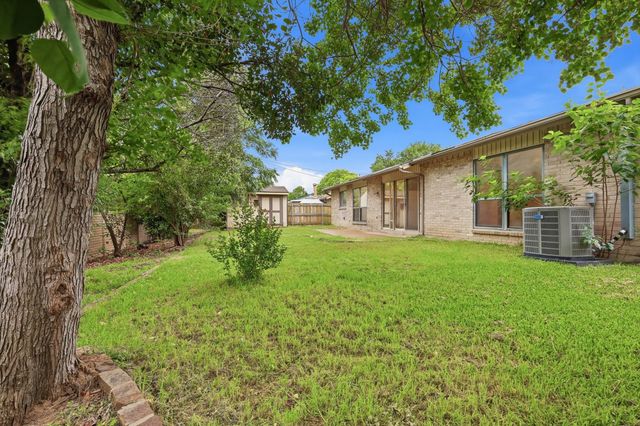3914 Willowood Lane, Grand Prairie, TX 75052