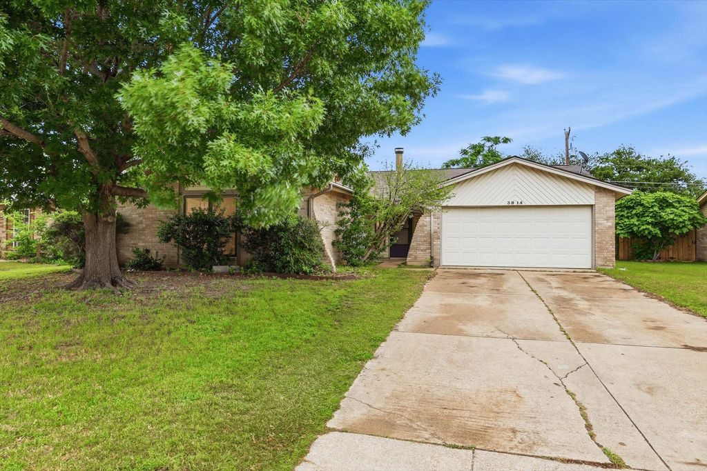 3914 Willowood Lane, Grand Prairie, TX 75052
