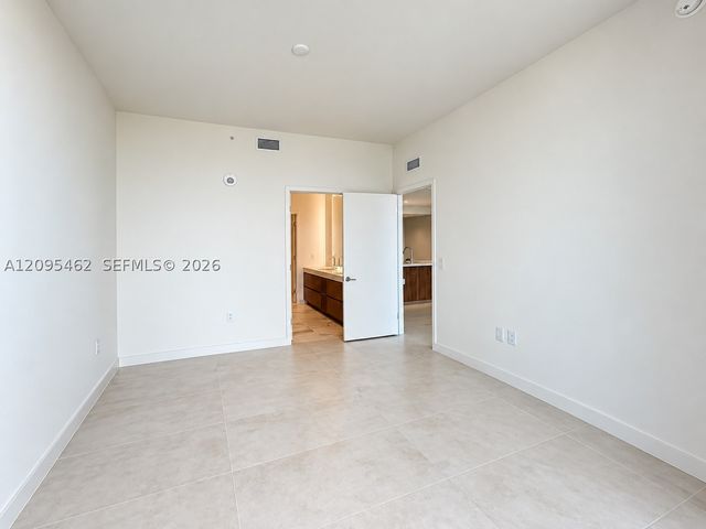 1400 Biscayne 4703, Miami, FL 33132