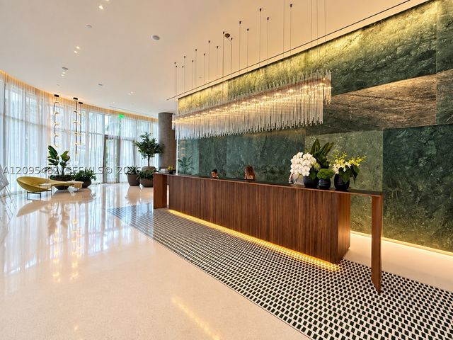 1400 Biscayne 4703, Miami, FL 33132